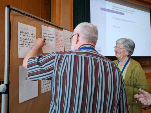 Gruppenarbeit über die Rolle der Bibel in Gesellschaft und kirchlicher Praxis